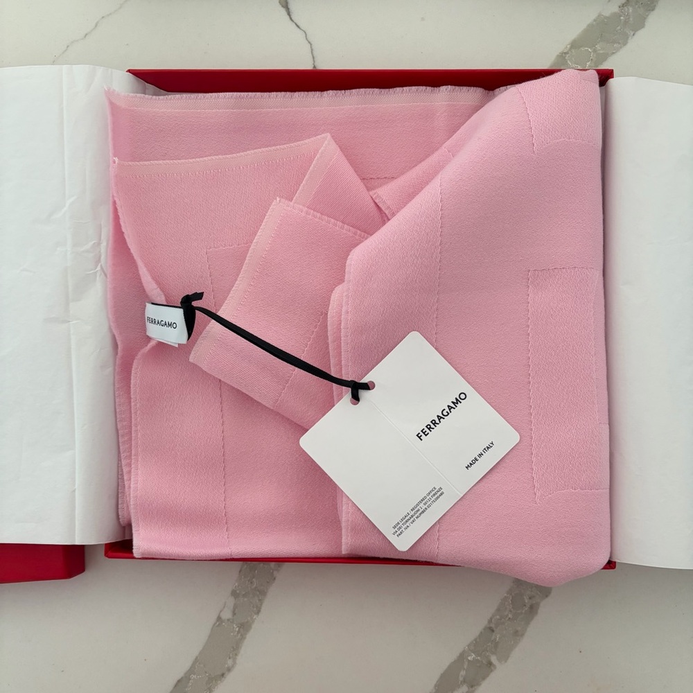 Salvatore Ferragamo 100% Wool Pink scarf